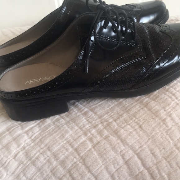 Aerosolizes black patent wing tip slides size 7 - Picture 3 of 7